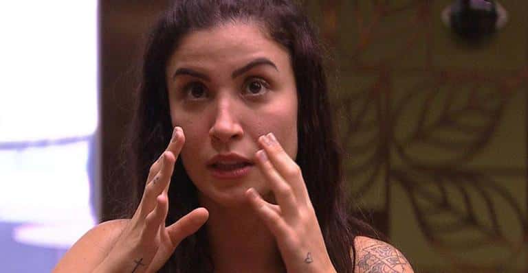 Bianca Andrade, a Boca Rosa, que é considerada uma verdadeira musa na internet, não conseguiu agradar o surfista Lucas Chumbo (Foto: Reprodução)