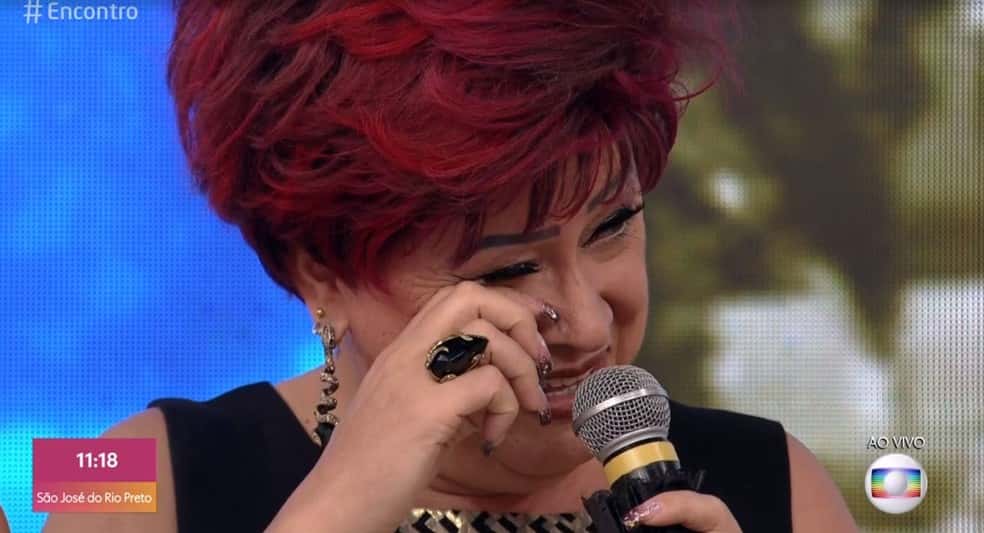 Nany People ficou emocionada durante o Encontro na Globo (Foto: Reprodução/Globo)