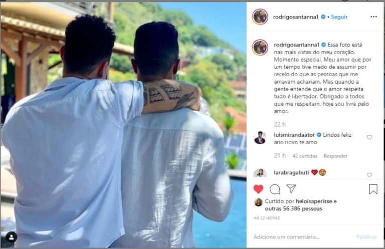 Rodrigo Sant'anna foi o grande assunto após se assumir. O humorista que teve medo da reação do público, se surpreendeu com o mesmo quando expôs sua relação com o roteirista (Foto: Reprodução/ Instagram)
