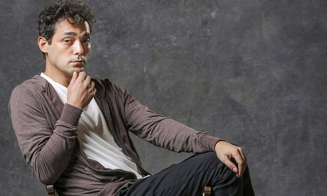 Eduardo Sterblitch interpreta o Zeca em Éramos [Seis Foto: / Paulo Belote]