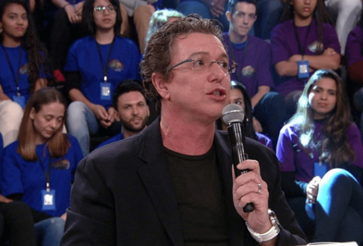 O diretor Boninho contou que estava sendo difícil manter o BBB no ar por causa da pandemia do Coronavírus (Foto: Reprodução / TV Globo)