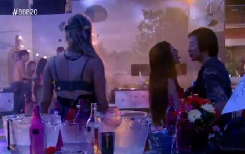 Bianca Andrade pediu para lamber Pyong (Foto: Reprodução)