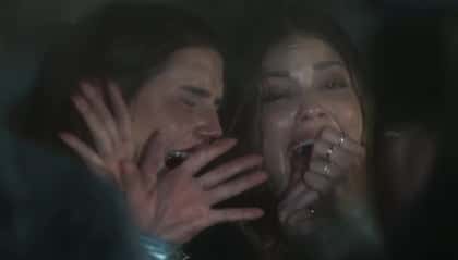Alexia irá chorar ao se reencontrar com Renzo na novela das sete (foto: reprodução/TV Globo)