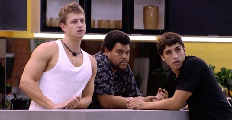 Eita, que o clima entre Lucas e Pyong Lee está pegando fogo dentro da casa do reality show da Globo, BBB20 (Foto: Reprodução/Instagram)