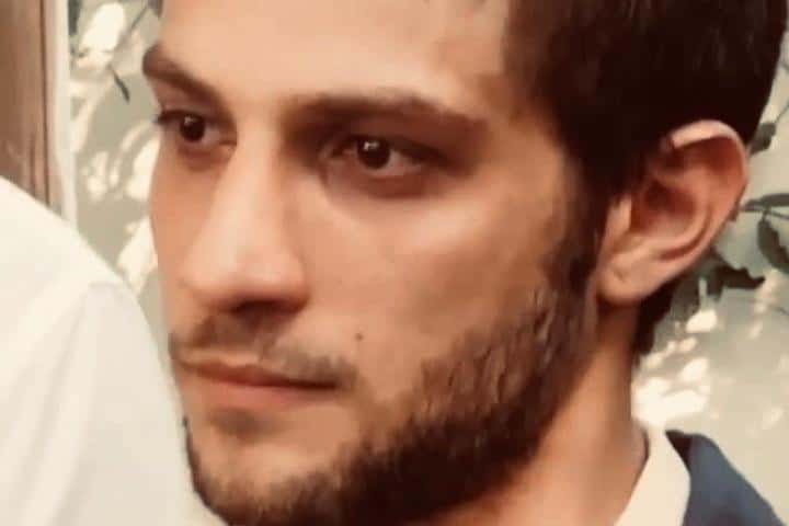 O ator da Globo, Chay Suede, que é casado com Laura Neiva, foi exposto pela ex-namorada, Manu Gavassi (Foto: Reprodução)