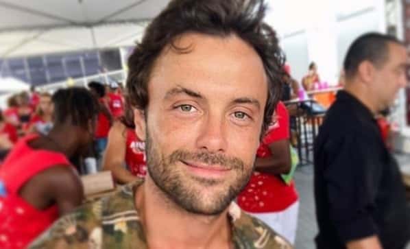 O galã Kayky Britto, que teve uma rápida passagem pela Record, esteve recentemente no elenco da novela Verão 90, da Globo (Foto: Reprodução / Instagram)