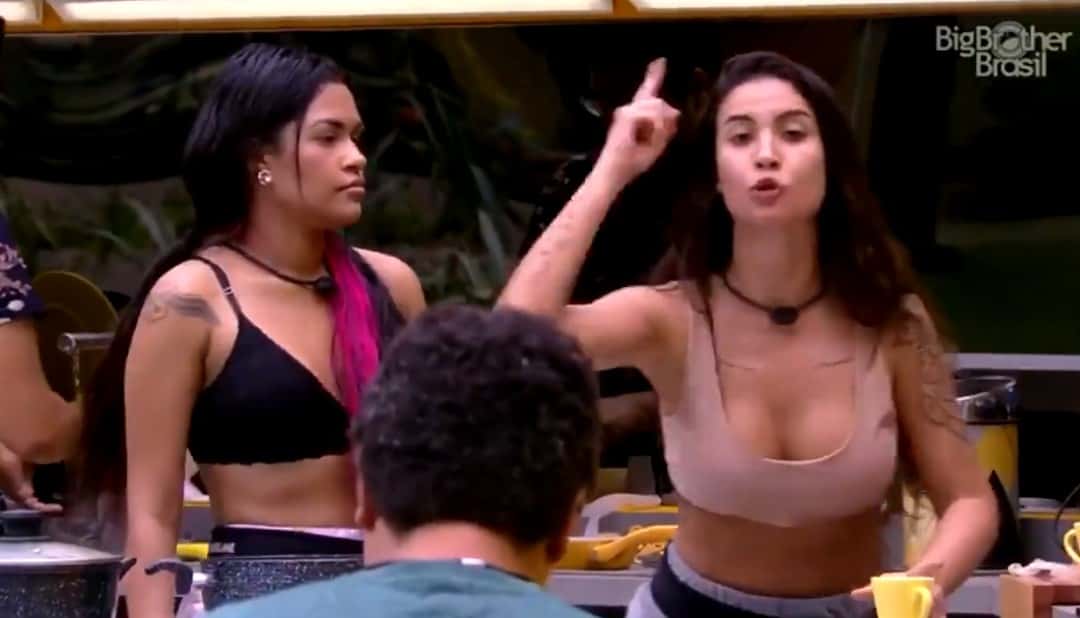 Bianca brigou com Babu e Flayslane com Prior no BBB (Foto: Reprodução)
