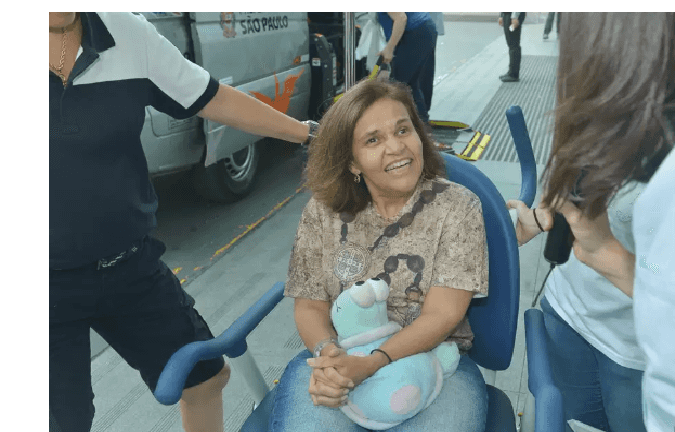 Após traumatismo craniano, a atriz Claudia Rodrigues deixa o hospital (Foto:Reprodução/AgNews)