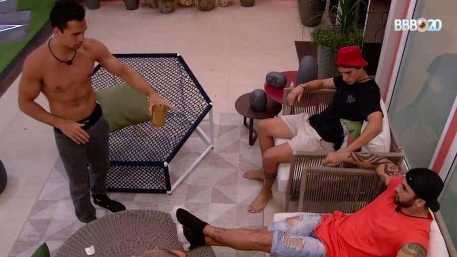 Hadson se revoltou com Petrix e xingou o colega do BBB (Foto: Globo)