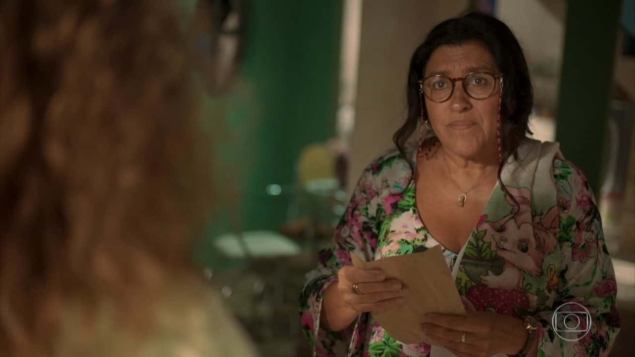 Lurdes é o grande destaque de Amor de Mãe (Foto: Reprodução/Globo)