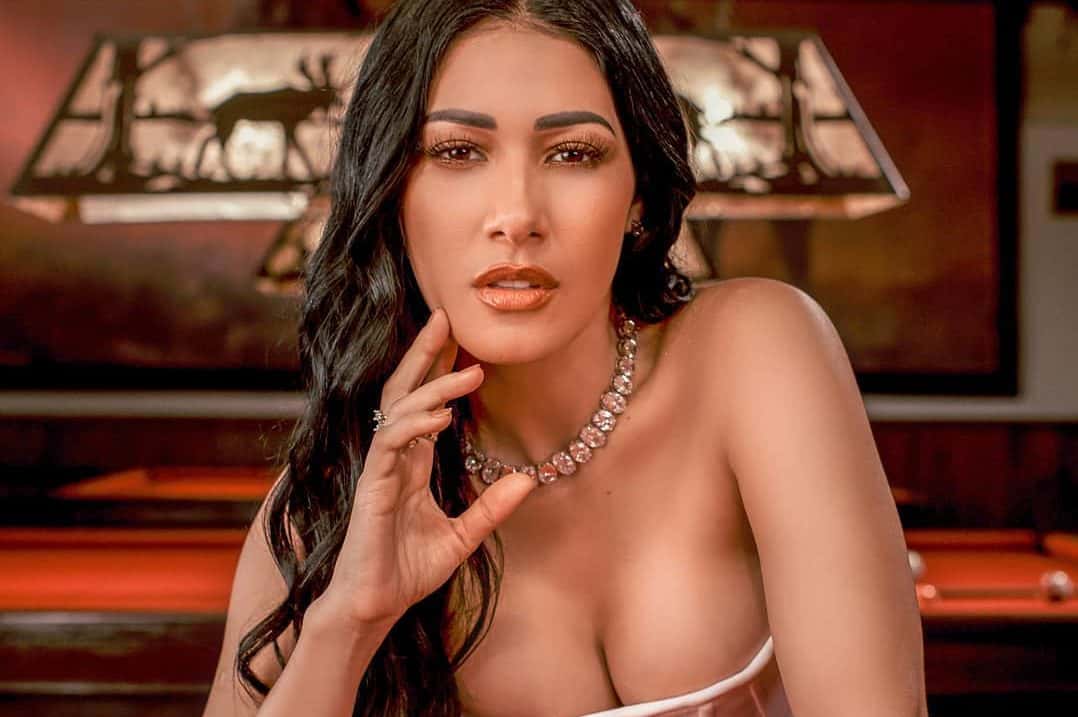 A cantora Simaria que faz dupla com Simone arrasando na sensualidade (Imagem: Instagram)