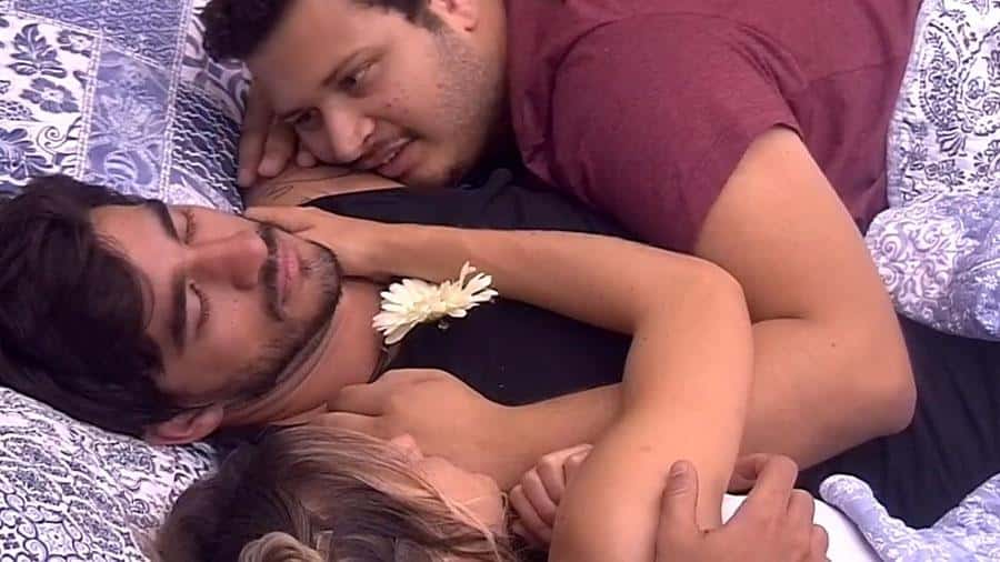 Victor Hugo roubou a cena ao atrapalhar Guilherme e Gabi no BBB20 (foto: Divulgação)