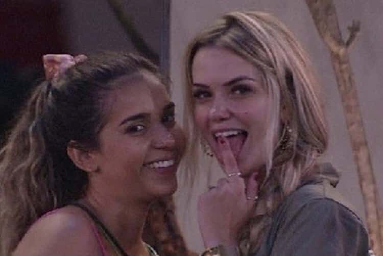 Gizelly e Marcela são duramente criticadas nas redes sociais após conversa no quarto do líder (Foto: Reprodução)