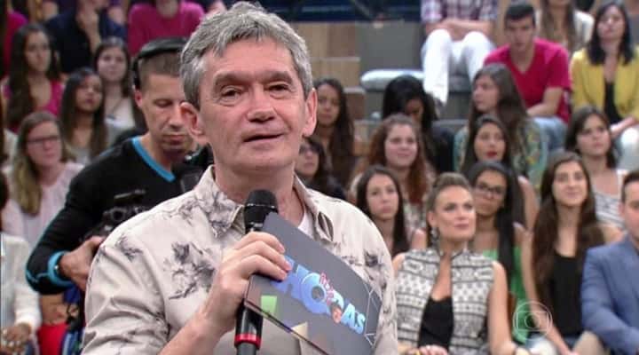 Serginho Groisman está apresentando o Altas Horas direto da sua casa (Foto: Reprodução)