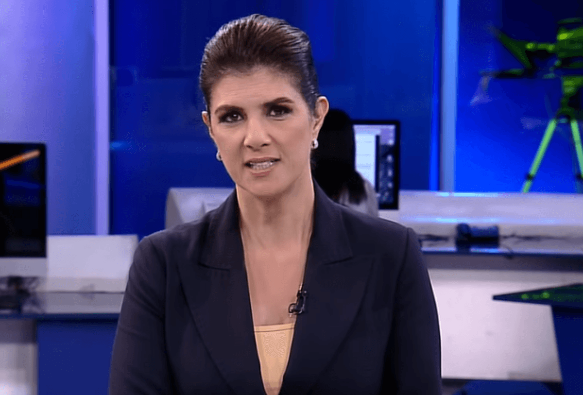 Mariana Godoy é apresentadora titular do RedeTV News (Foto: Reprodução)