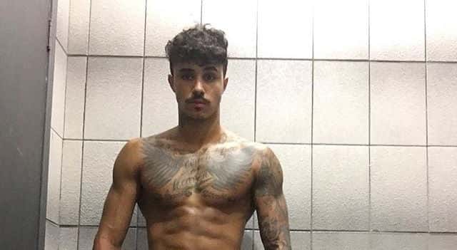 MC Livinho já foi protagonista de diversas polêmicas públicas, mas, ainda assim, continua fazendo um enorme sucesso no mundo do funk (Foto: Reprodução)