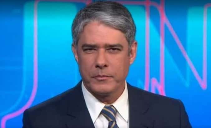 O apresentador William Bonner à frente do Jornal Nacional (Foto: Reprodução / TV Globo)