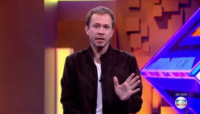 Tiago Leifert no comando do BBB20 (Foto: Reprodução/Globo)