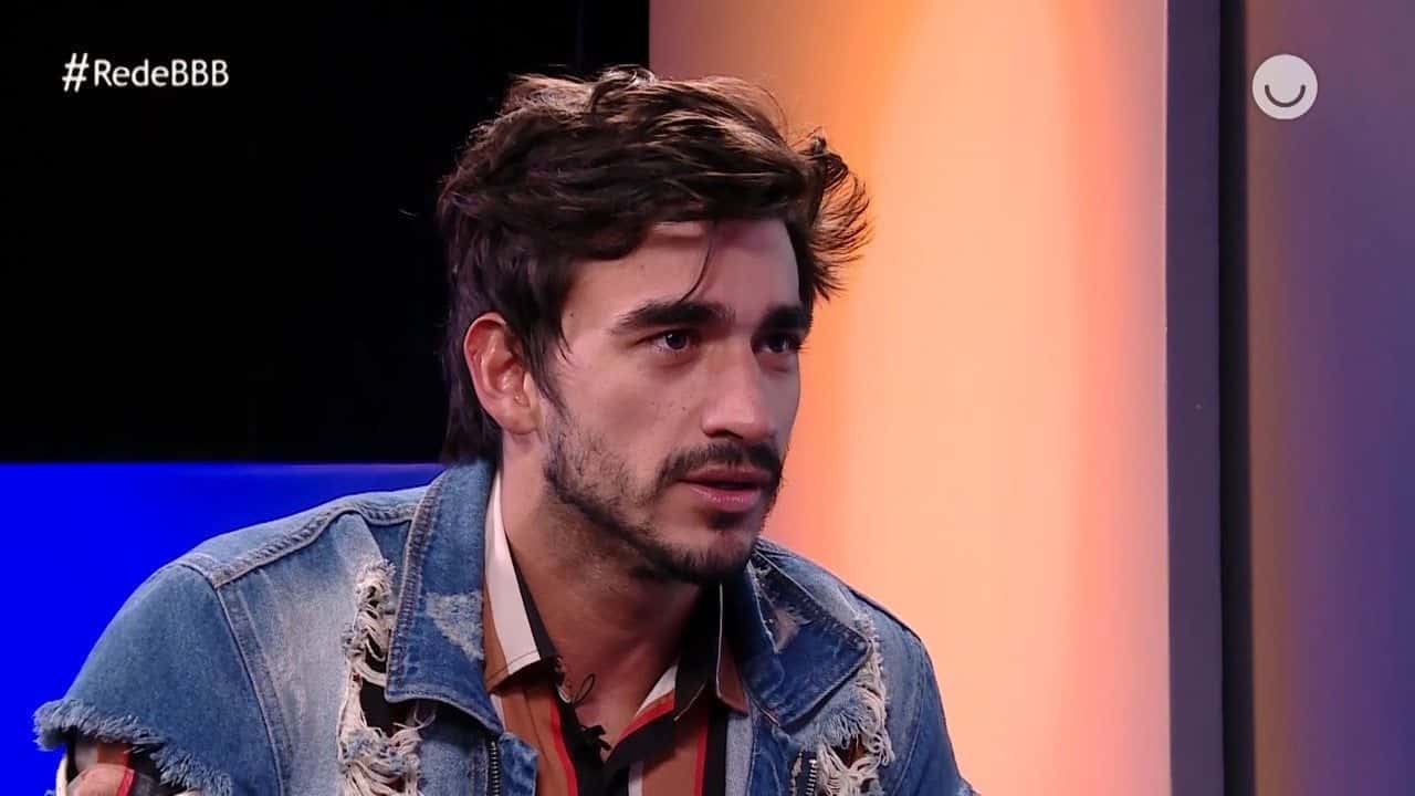Guilherme Napolitano foi o sexto eliminado do BBB20 e participou do Bate-Papo BBB (Foto: reprodução/Globoplay)