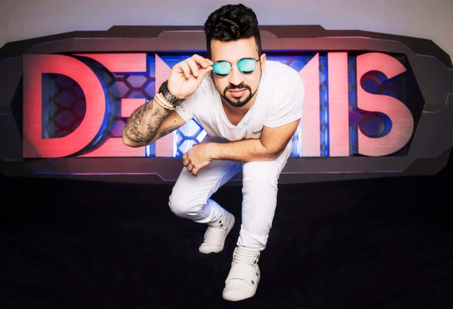 Dennis DJ durante show (Foto: Reprodução)