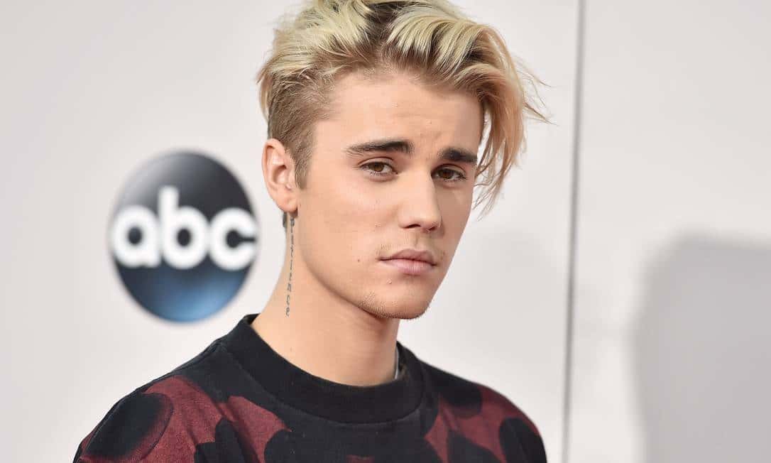 Justin Bieber escorraça seguidora após ela defender Donald Trump (Foto: Reprodução)