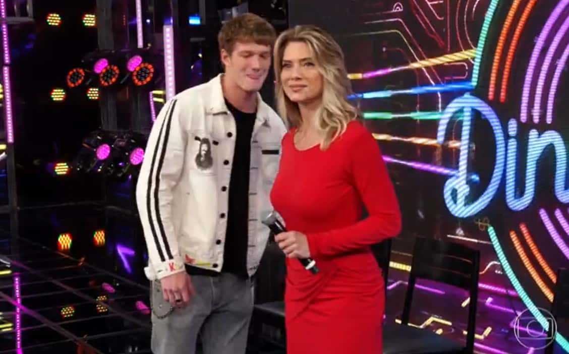 A atriz Letícia Spiller com o filho Pedro Novaes no Domingão do Faustão - Foto: Reprodução