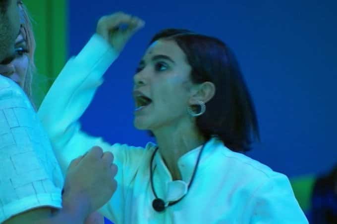 Manu Gavassi e Victor Hugo discutiram e o rapaz insinuou que foi agredido pela cantora (Foto: Reprodução/ GloboPlay)