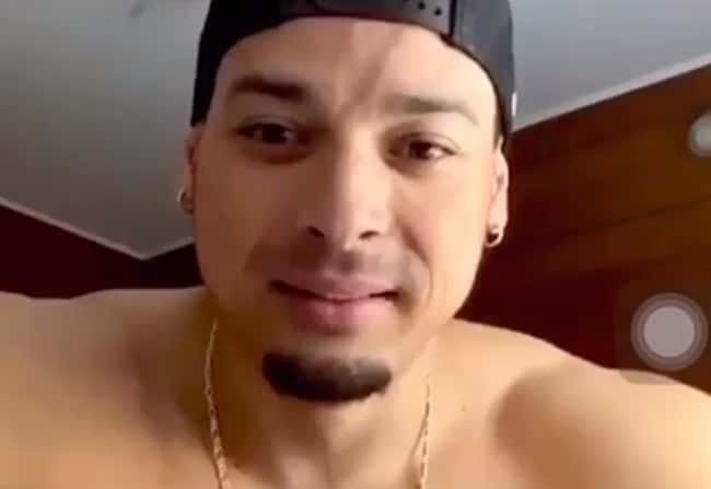 Felipe Franco tirou a camisa e levou bronca da mãe (Foto: Reprodução)