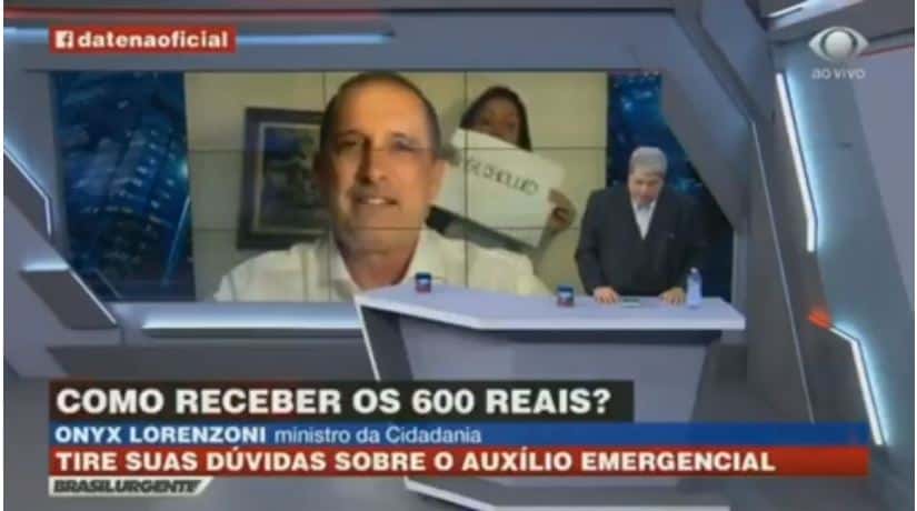 Em entrevista com Onyx Lorenzotti, mulher invade link com Datena (Foto: Reprodução)