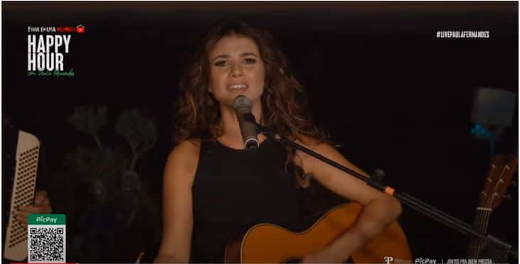 Paula Fernandes em sua live (Foto: Reprodução)