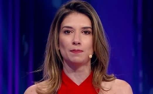 Rebeca Abravanel comanda o Roda Roda Jequiti nas noites do SBT (Foto: Reprodução)