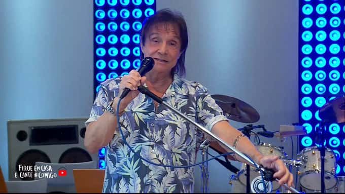 Roberto Carlos durante live na Globo (Foto: Reprodução)