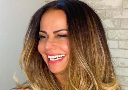 Viviane Araújo faz muito sucesso nas redes sociais, onde possui mais de 10 milhões de seguidores (Foto: Reprodução / Instagram)