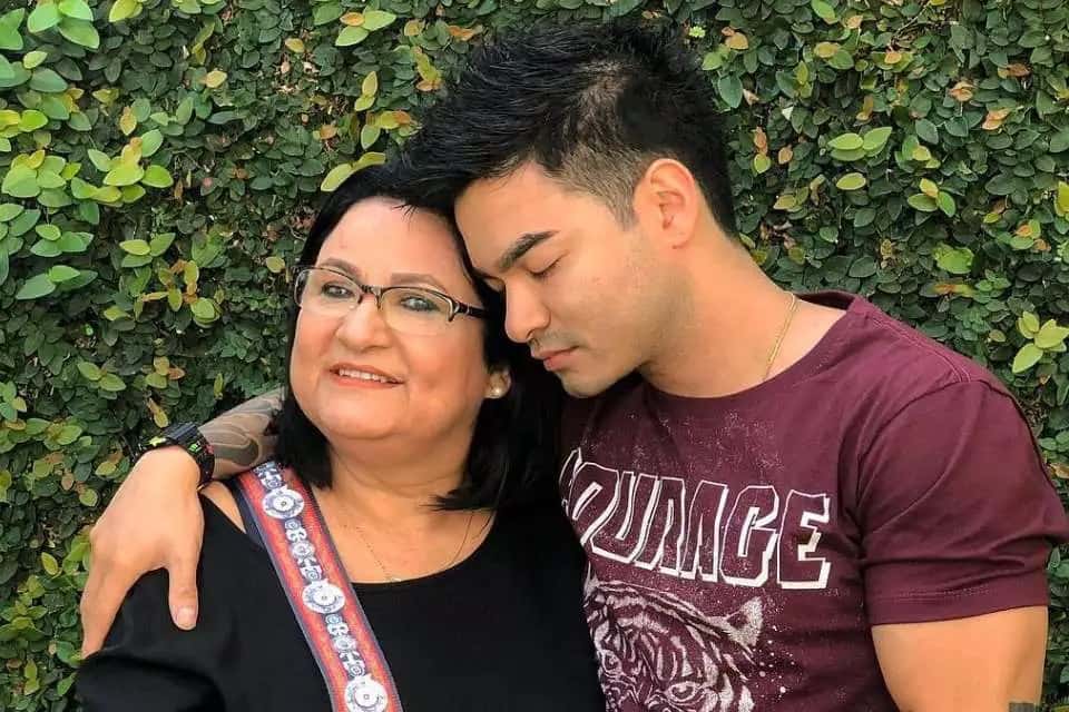 Yudi Tamashiro comemorou através de vídeo a cura da sua mãe (Foto: Reprodução)