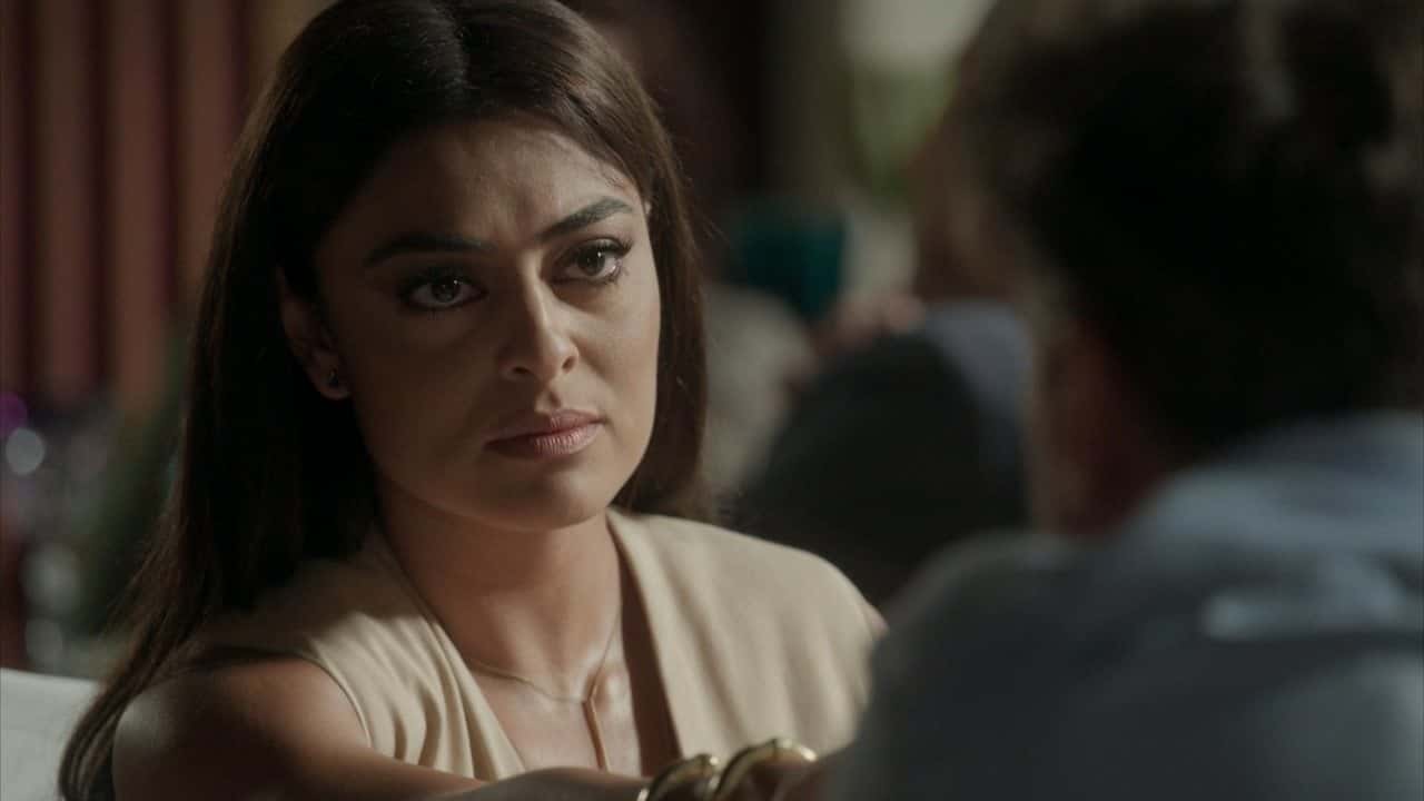 Carolina fica furiosa a ter o seu passado provavelmente exposto em Totalmente Demais (Foto: Reprodução/Globo)
