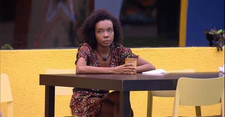 Thelma chama Mari de enfeite após Babu dizer que baiana deixou de ser alvo dentro da casa (foto: reprodução)