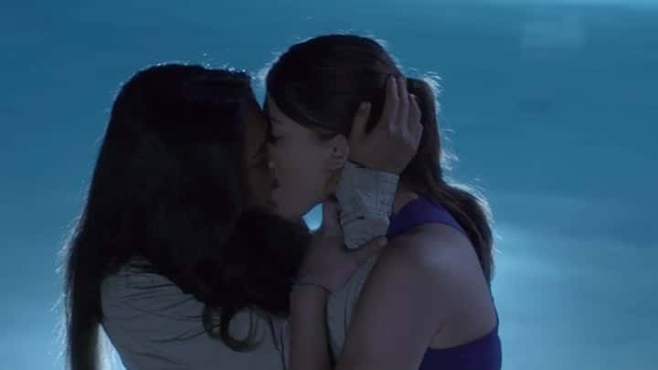 Shay-Mitchell-Lindsey-Shaw-pretty little-liars