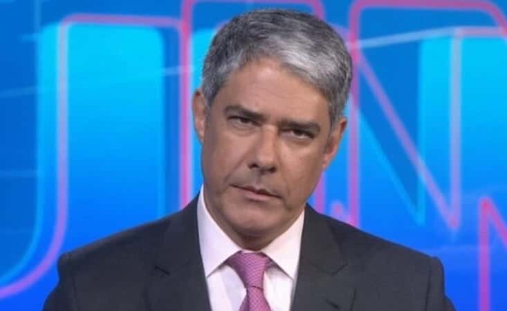 William Bonner havia errado ao dar uma informação na série sobre médicos do Jornal Nacional (Foto: Reprodução / TV Globo)