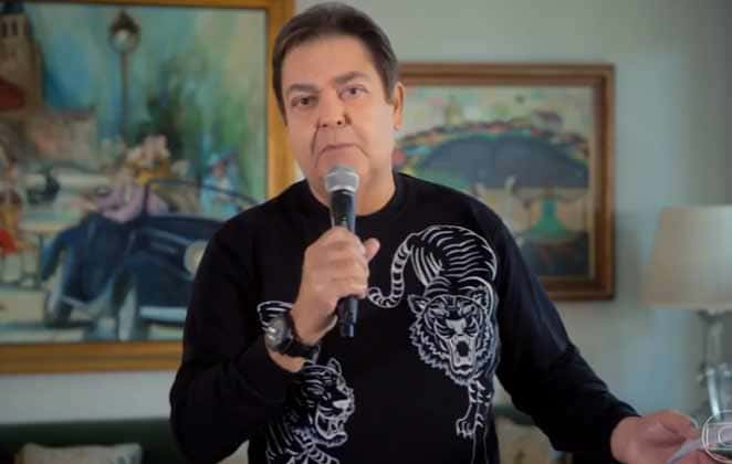 O apresentador Faustão vem apresentando seu programa de casa - Foto: Reprodução