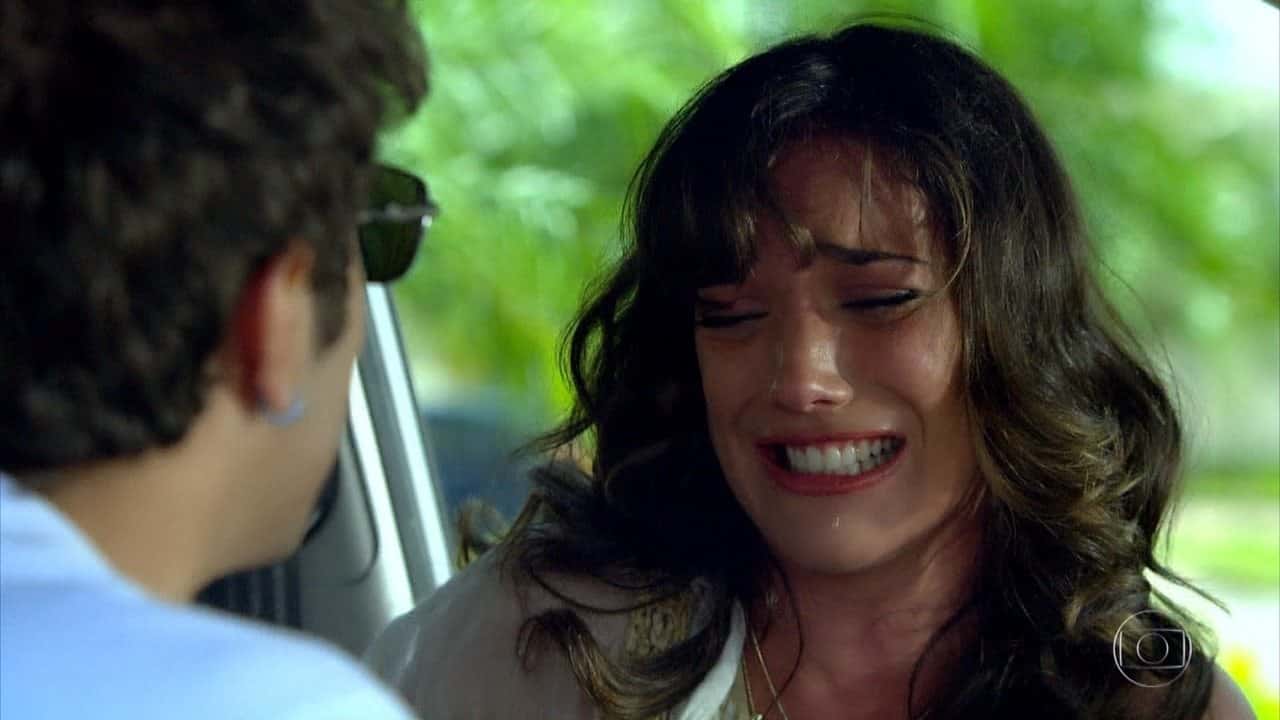 Patrícia (Adriana Birolli) sofrendo, coitada (Foto: Reprodução/Globo)