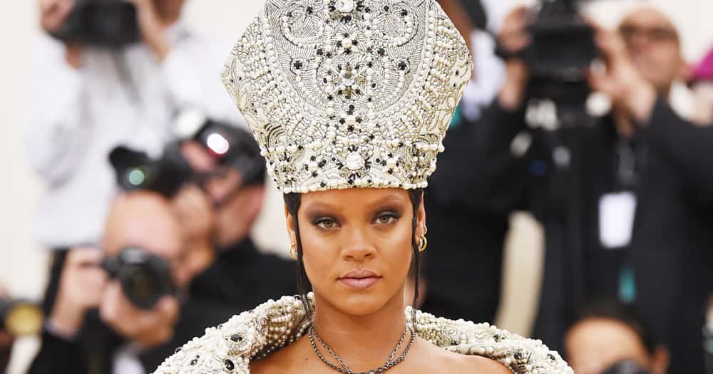rihanna-met-gala-destacada-fortuna