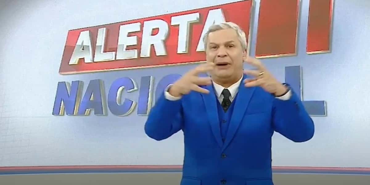 Sikêra Jr comanda o Alerta Nacional na RedeTV!, onde tem causado inúmeras polêmicas (Foto: Reprodução)