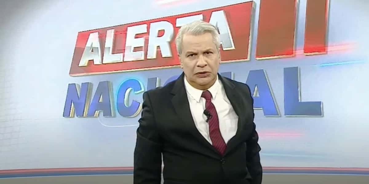 Sikêra Jr não se segura e expõe apresentador famoso (Foto: Reprodução/ RedeTV!)