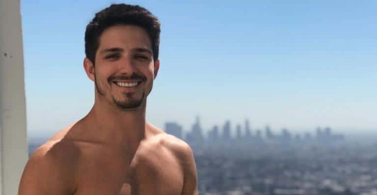 Igor Cosso, ator de Salve-se Quem Puder, assumiu namoro com bonitão (Foto: Reprodução / Internet)