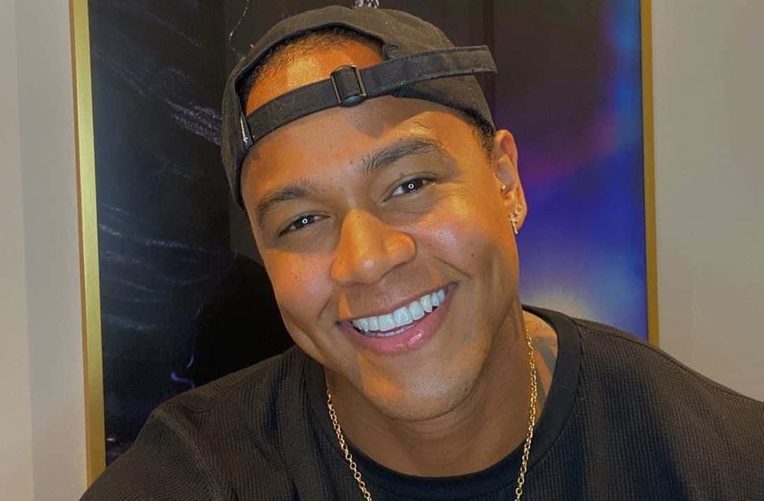 -leo-santana-sorrindo-