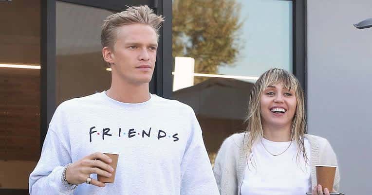 Namorando Cody Simpson, Miley Cyrus é pansexual (Foto: Reprodução)