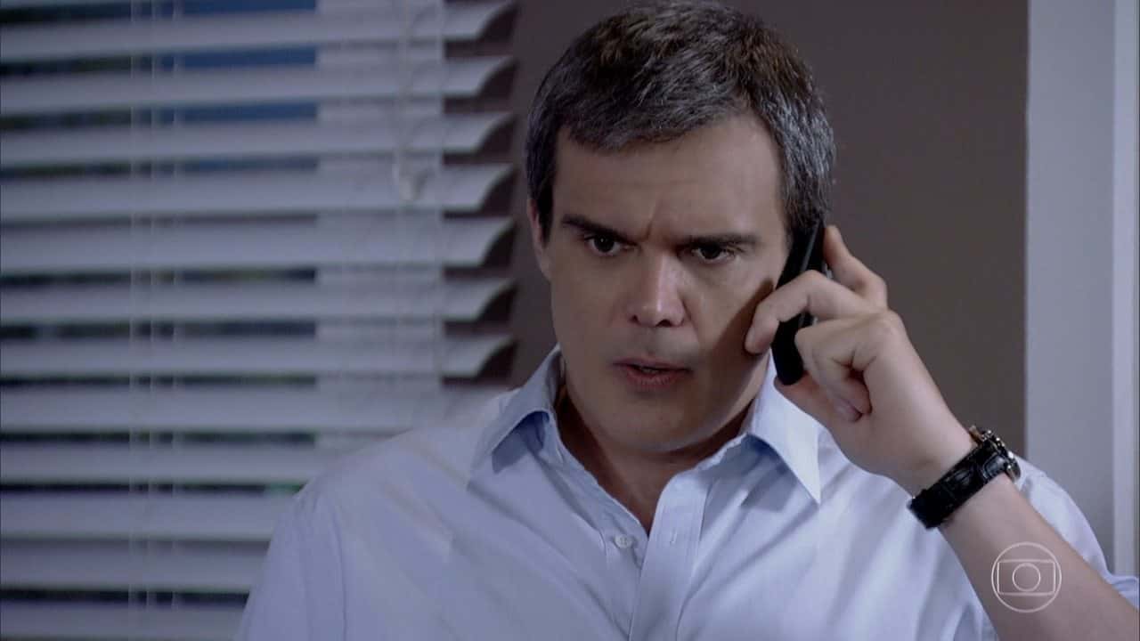René fica assustado em Fina Estampa (Foto: Reprodução/Globo)