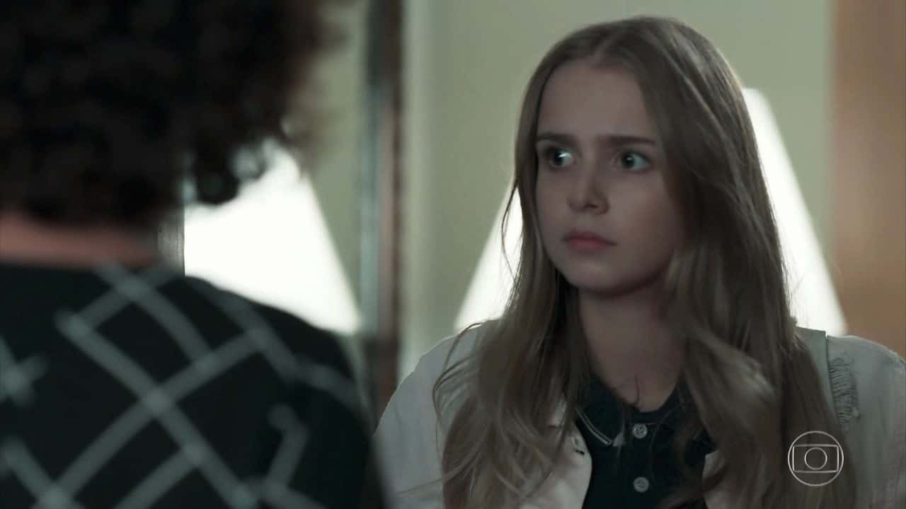 Clara recebe algo inesperado de Marta na novela Malhação Viva a Diferença (Foto: Reprodução/Globo)