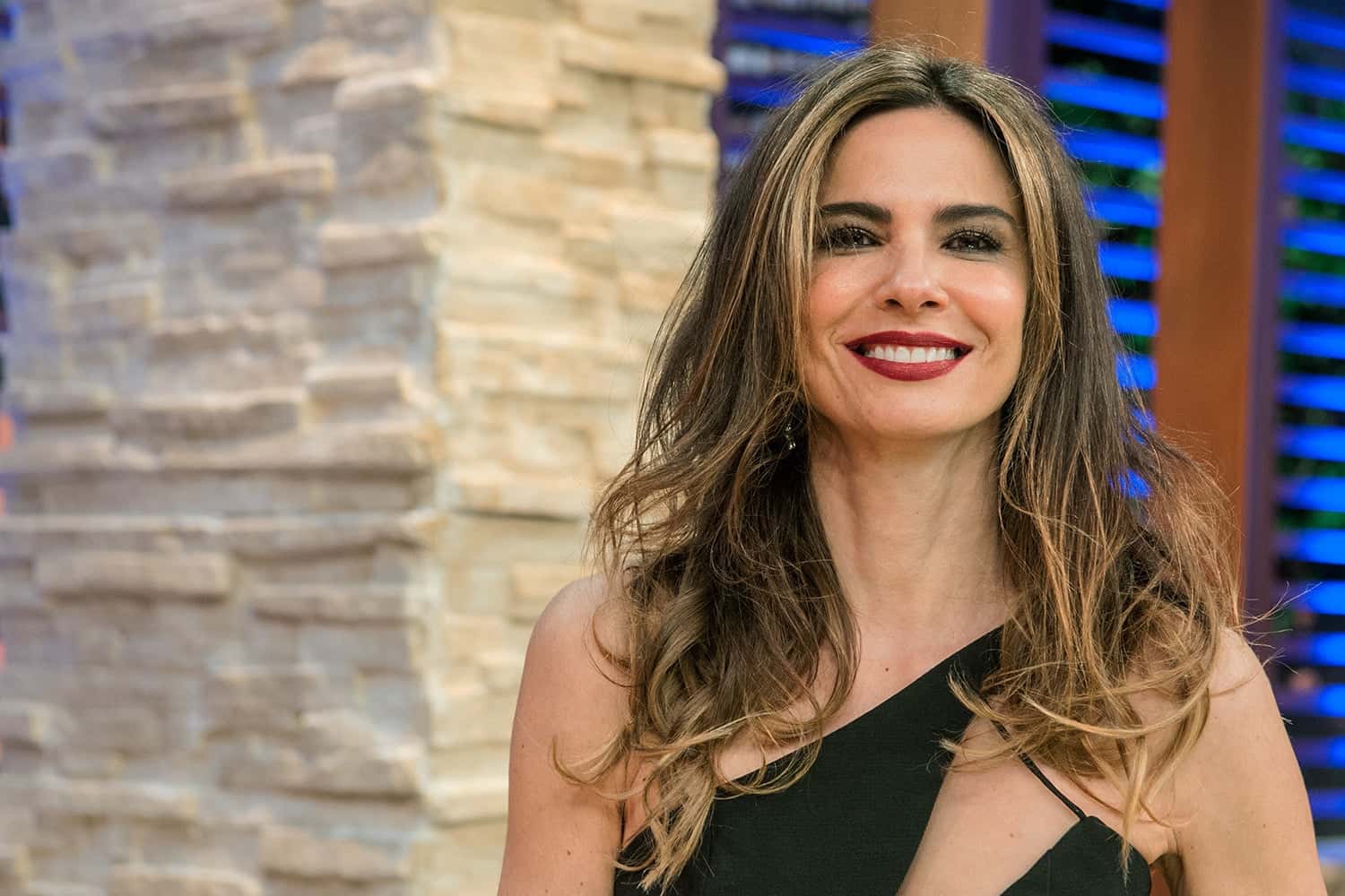 ***FOTO DE ARQUIVO*** OSASCO, SP - 03.10.2017: LUCIANA GIMENEZ RECEBE A IMPRENSA - Luciana Gimenez recebeu a imprensa na sede da RedeTV! para apresentar o novo cenário de seu talk show, Luciana By Night. Rede TV - Osasco. (Foto: Fábio Guinalz /Fotoarena/Folhapress) ORG XMIT: 1400194 ORG XMIT: AGEN1710032350101644 ORG XMIT: AGEN1803152028547882