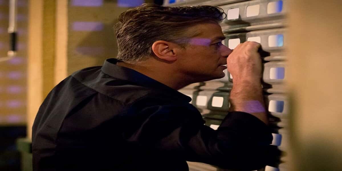 Arthur vê o que não quer em Totalmente Demais (Foto: Reprodução da Globo)